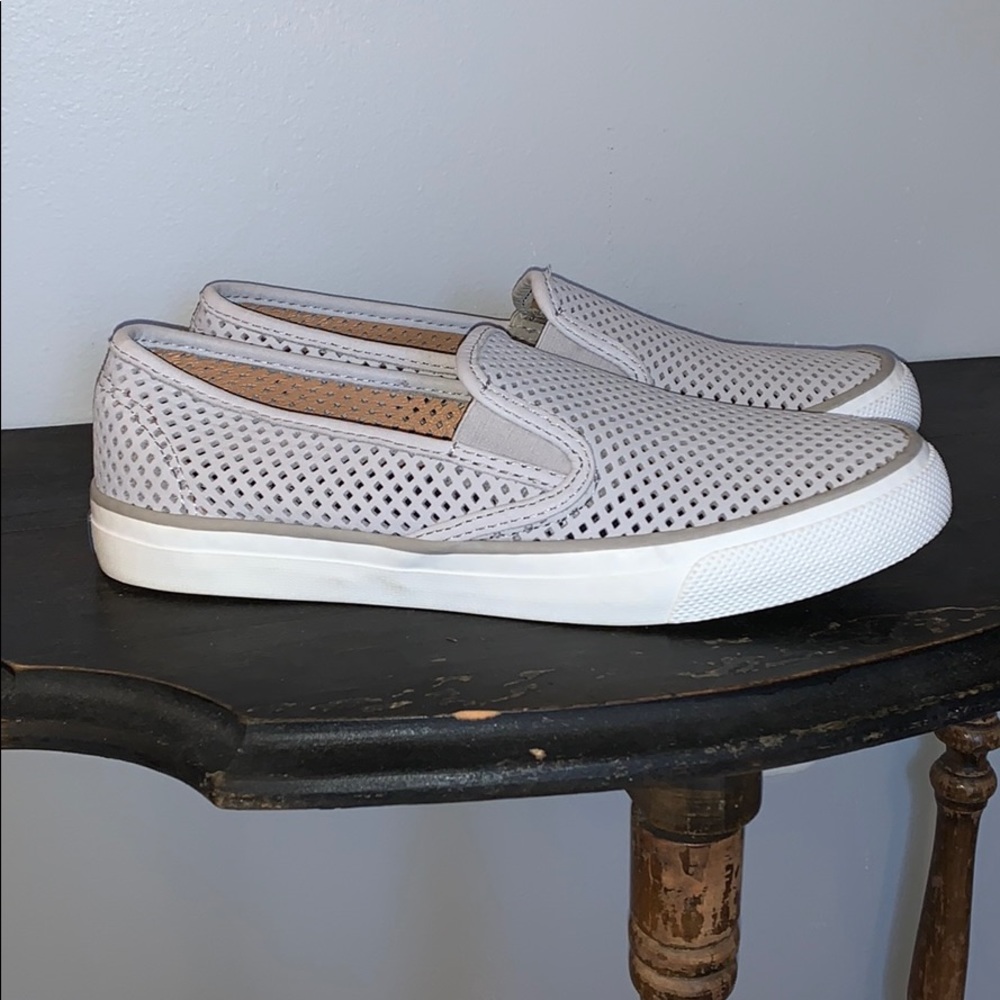 Shoes - Picture 2 of 4